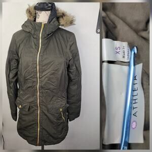 Athleta Summit Parka Coat Sz XS Jacket Hooded Green Removable Faux Fur